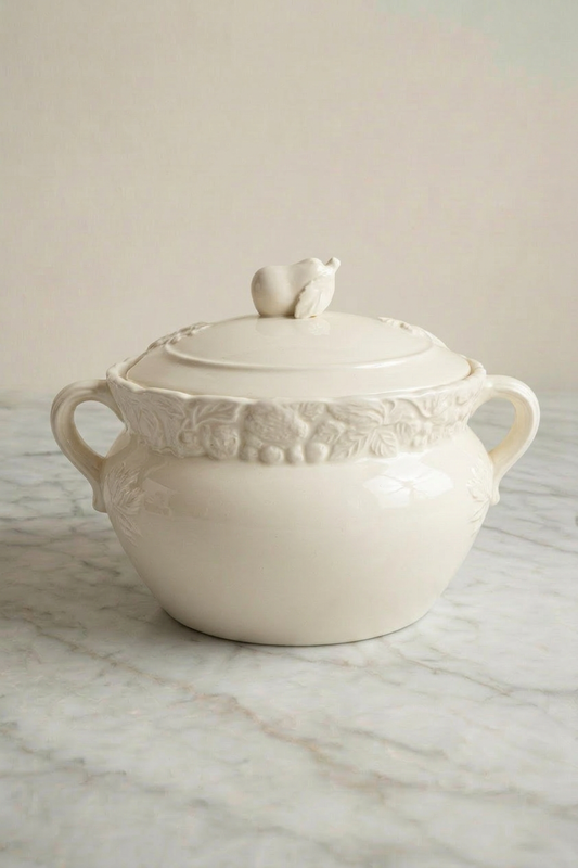 Lidded Soup Tureen with Ladle